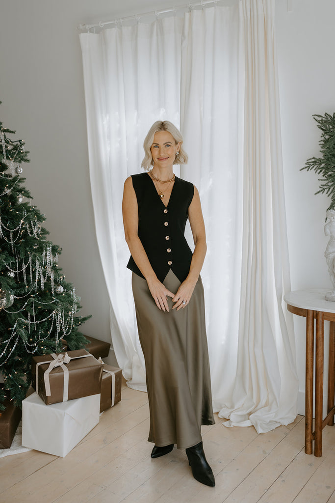 Sleeveless Knit Vest with Gold Buttons - Black