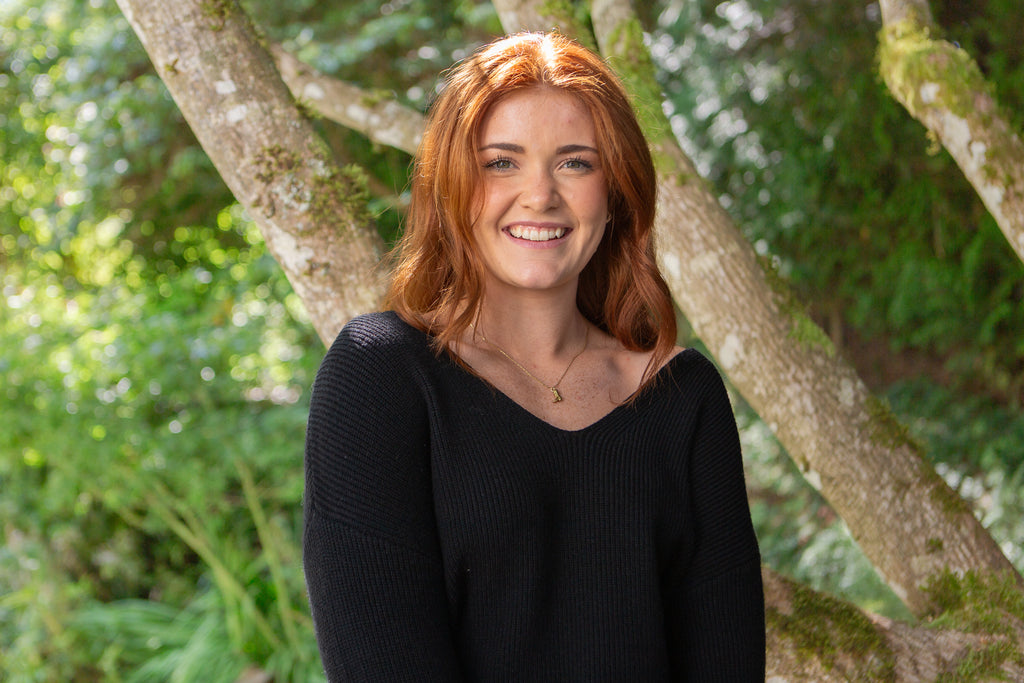 Back Bow V-Neck Sweater - Black