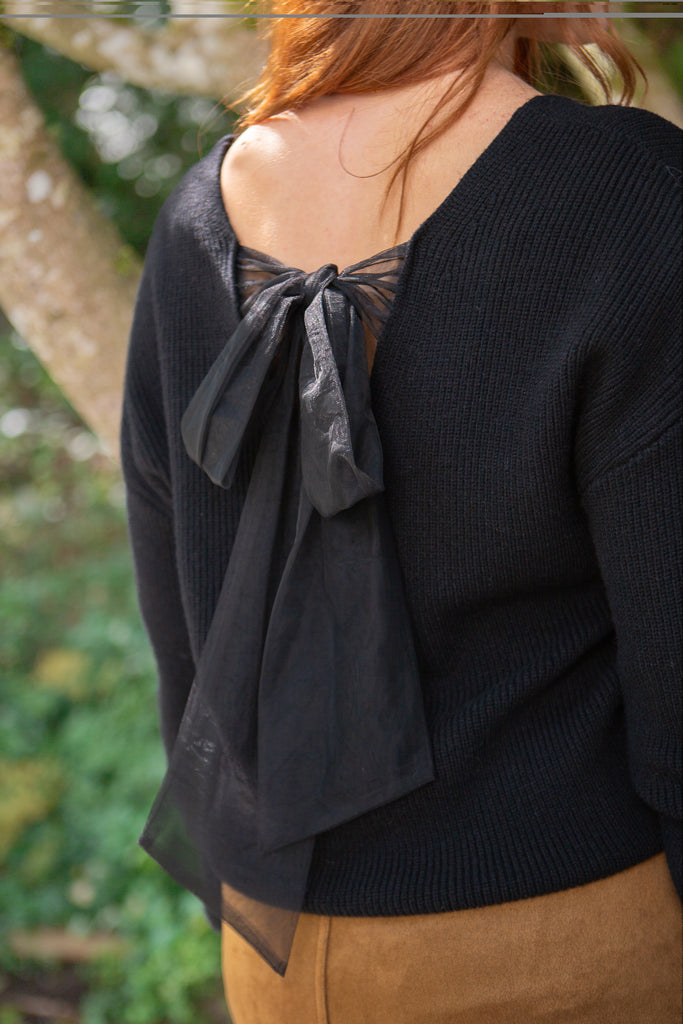 Back Bow V-Neck Sweater - Black