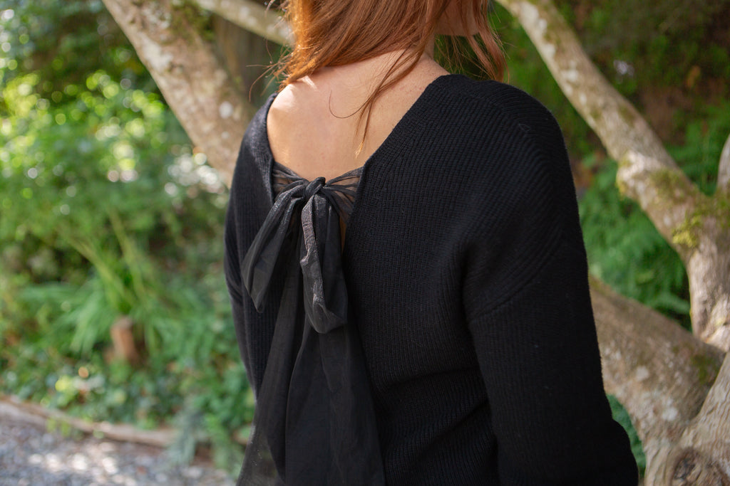 Back Bow V-Neck Sweater - Black