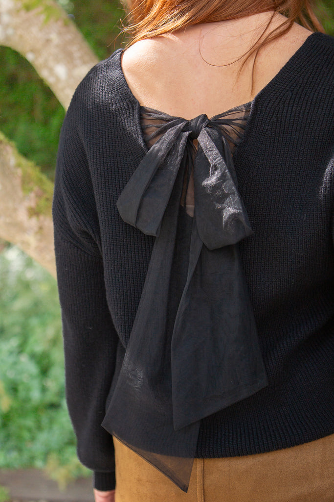Back Bow V-Neck Sweater - Black