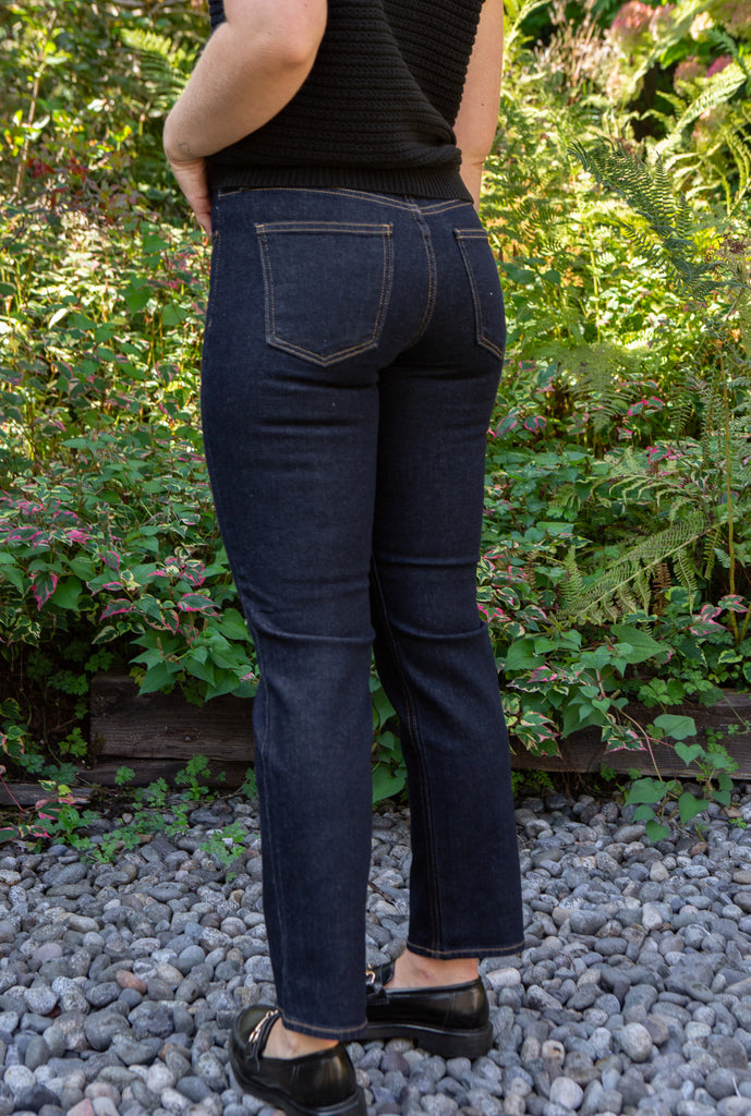 Clean Mid Rise Straight - Indigo