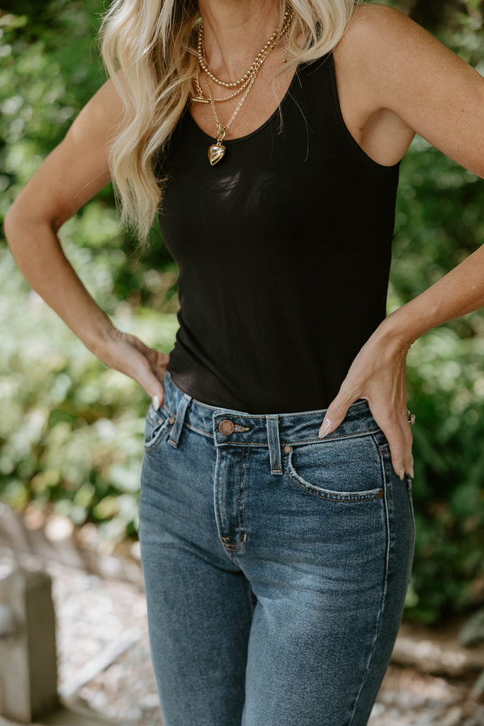 Clean Mid Rise Straight - Dark