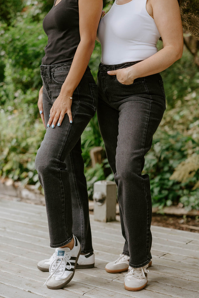 Clean Mid Rise Straight - Washed Black