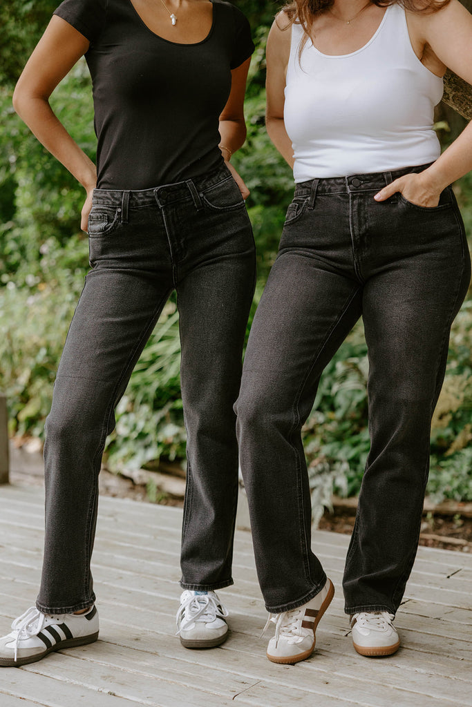 Clean Mid Rise Straight - Washed Black