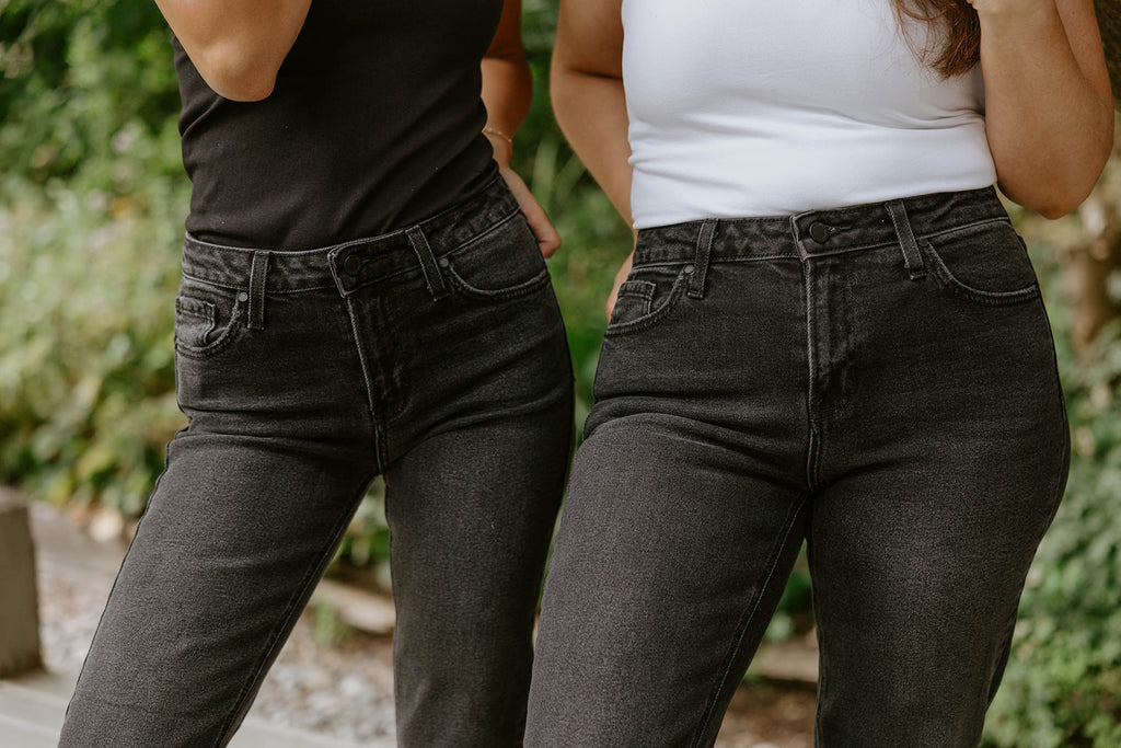 Clean Mid Rise Straight - Washed Black