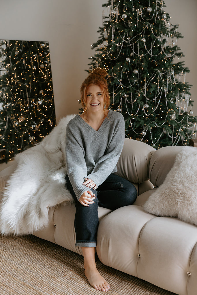 V-Neck Pullover – Grey