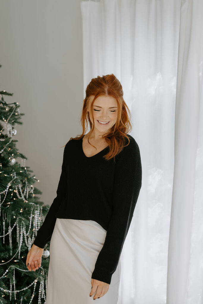 Back Bow V-Neck Sweater - Black