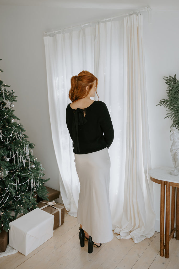 Back Bow V-Neck Sweater - Black