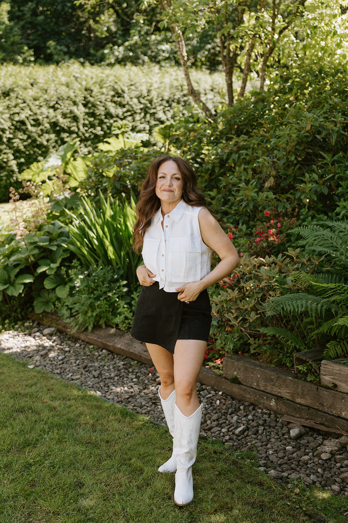 Sleeveless Button Up - White