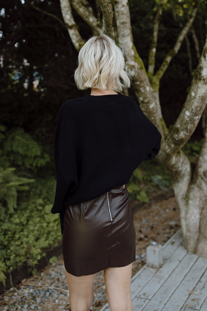 Exposed Seam - Sweater - Blk