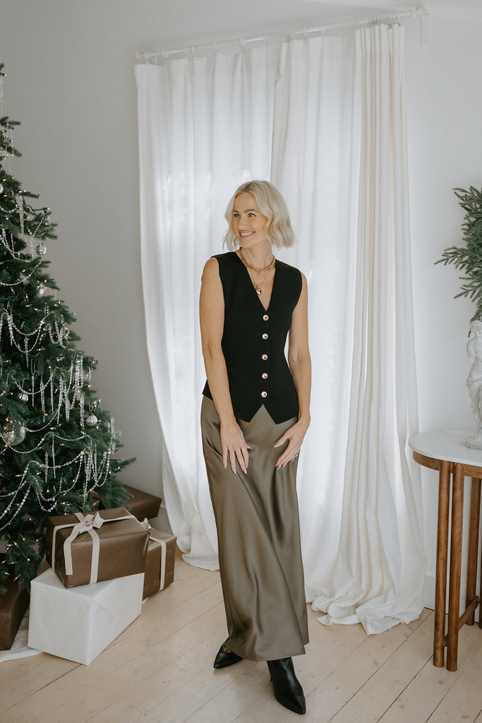 Sleeveless Knit Vest with Gold Buttons - Black