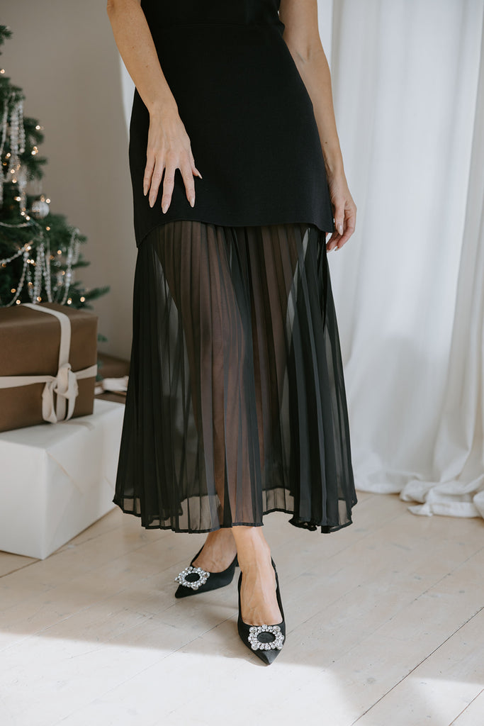 Knit Dress with Pleated Details - Black