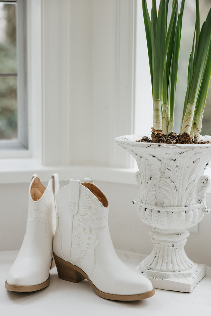 Cowboy Bootie - Short - White