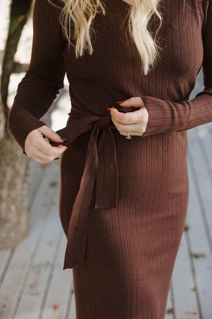 Knit Dress with Belt - Brown